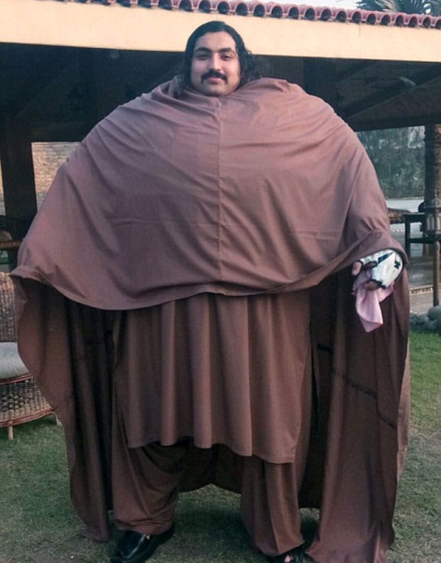 Know the diet of this huge man of pakistan