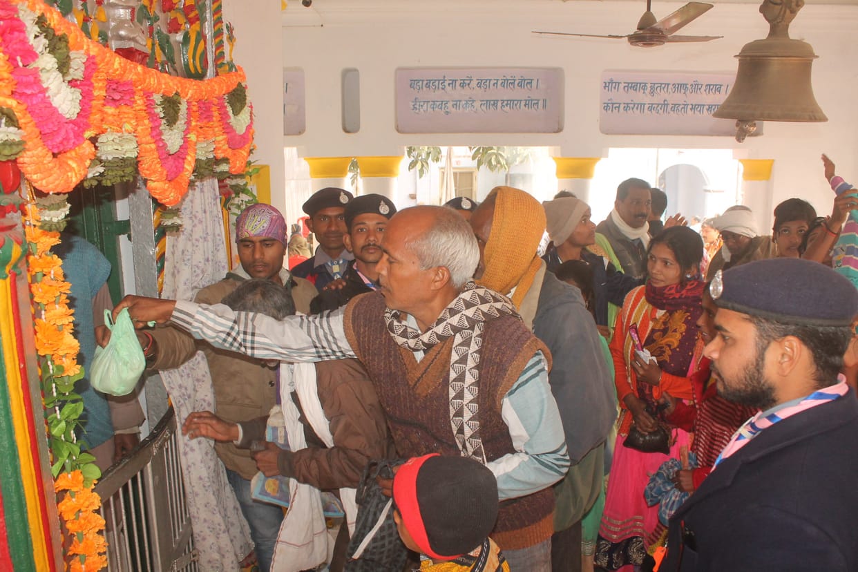 During the checking of roadways bus seized 70 thousand cash Huua