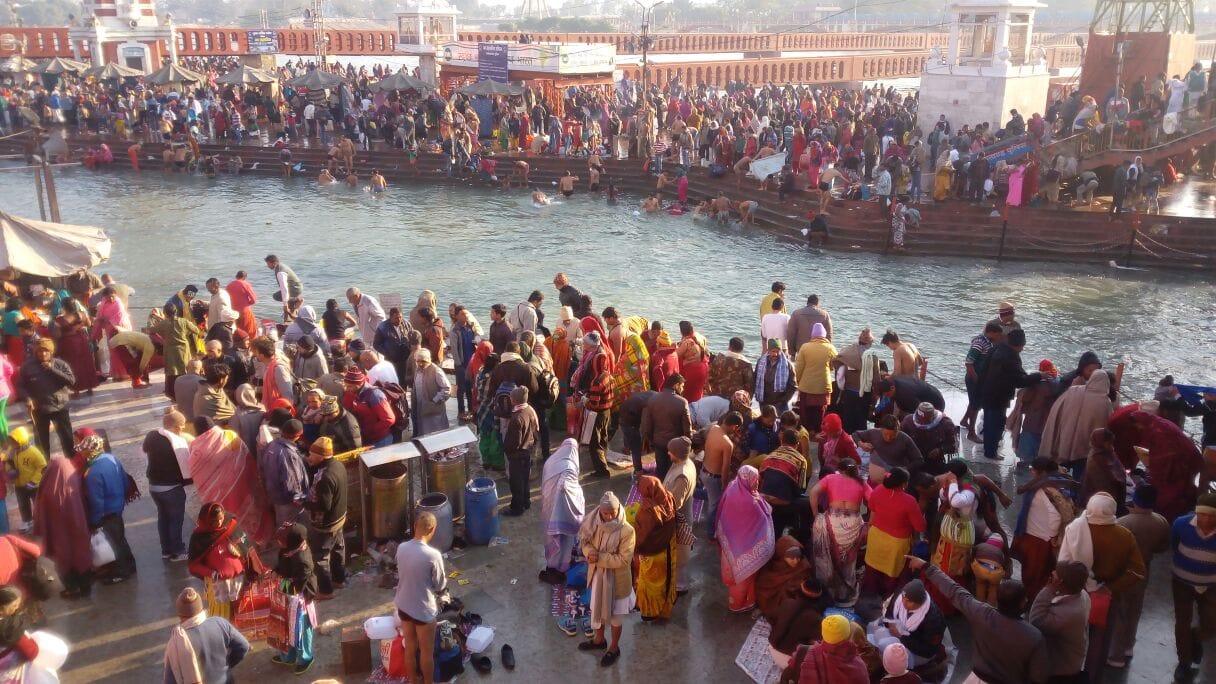 photos of makar sankranti snan in haridwar.