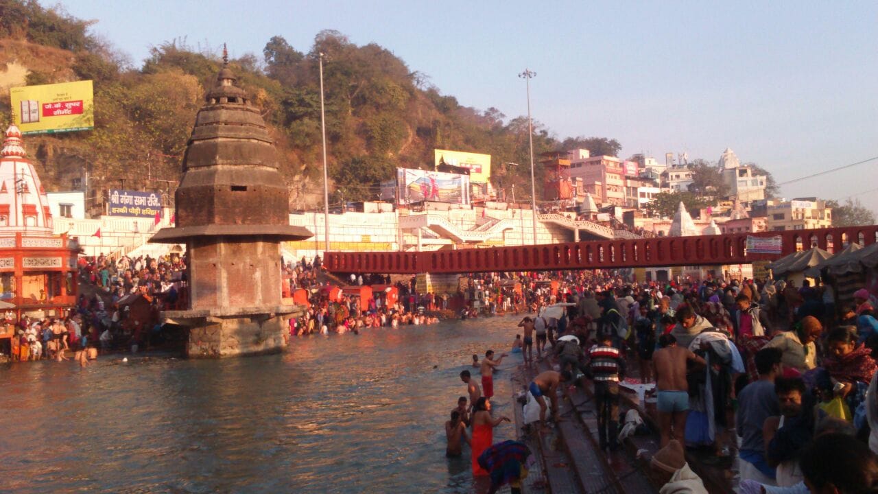 photos of makar sankranti snan in haridwar.