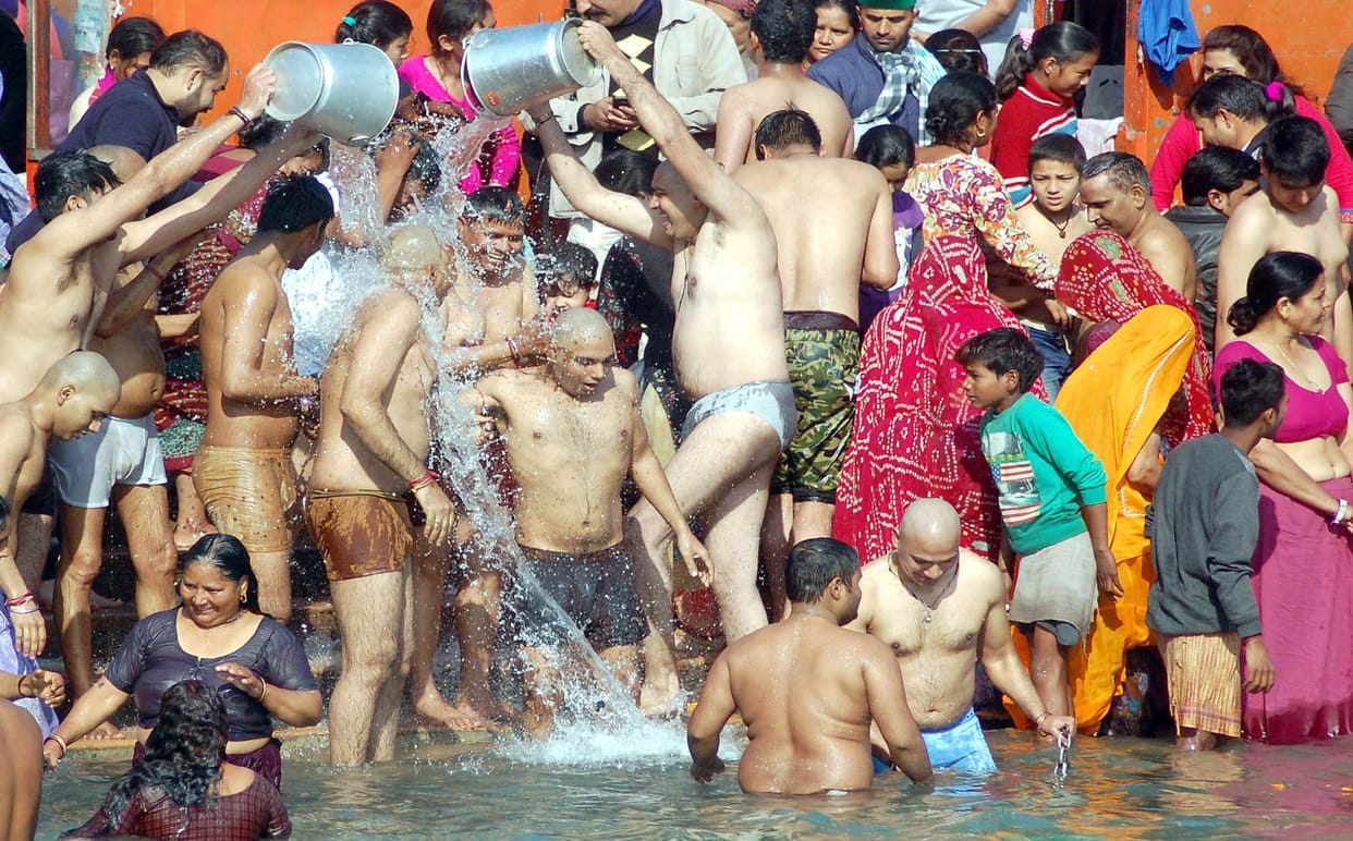 photos of makar sankranti snan in haridwar.