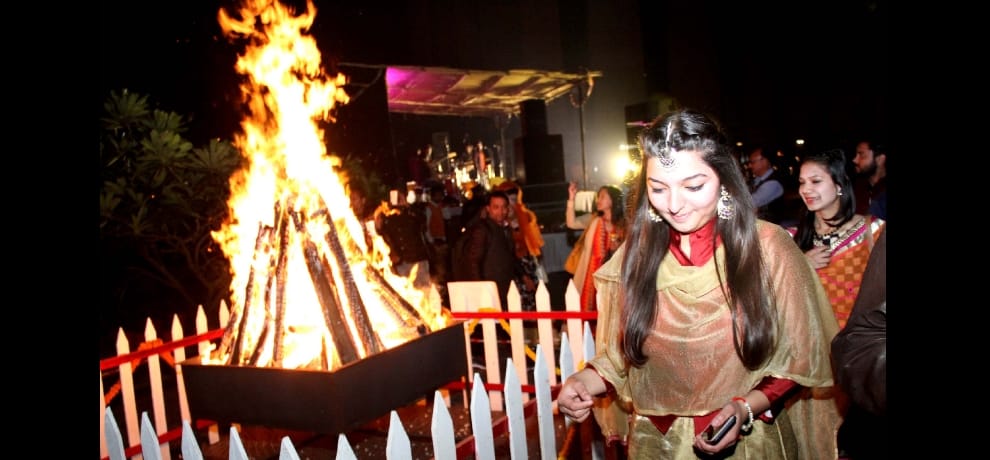 photos of lohri celebration in delhi ncr