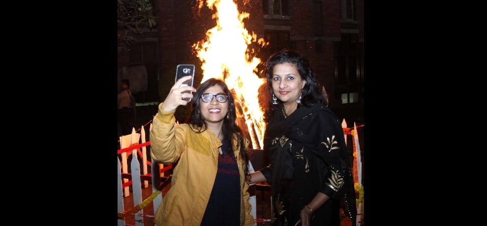 photos of lohri celebration in delhi ncr