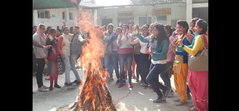 photos of lohri celebration in delhi ncr