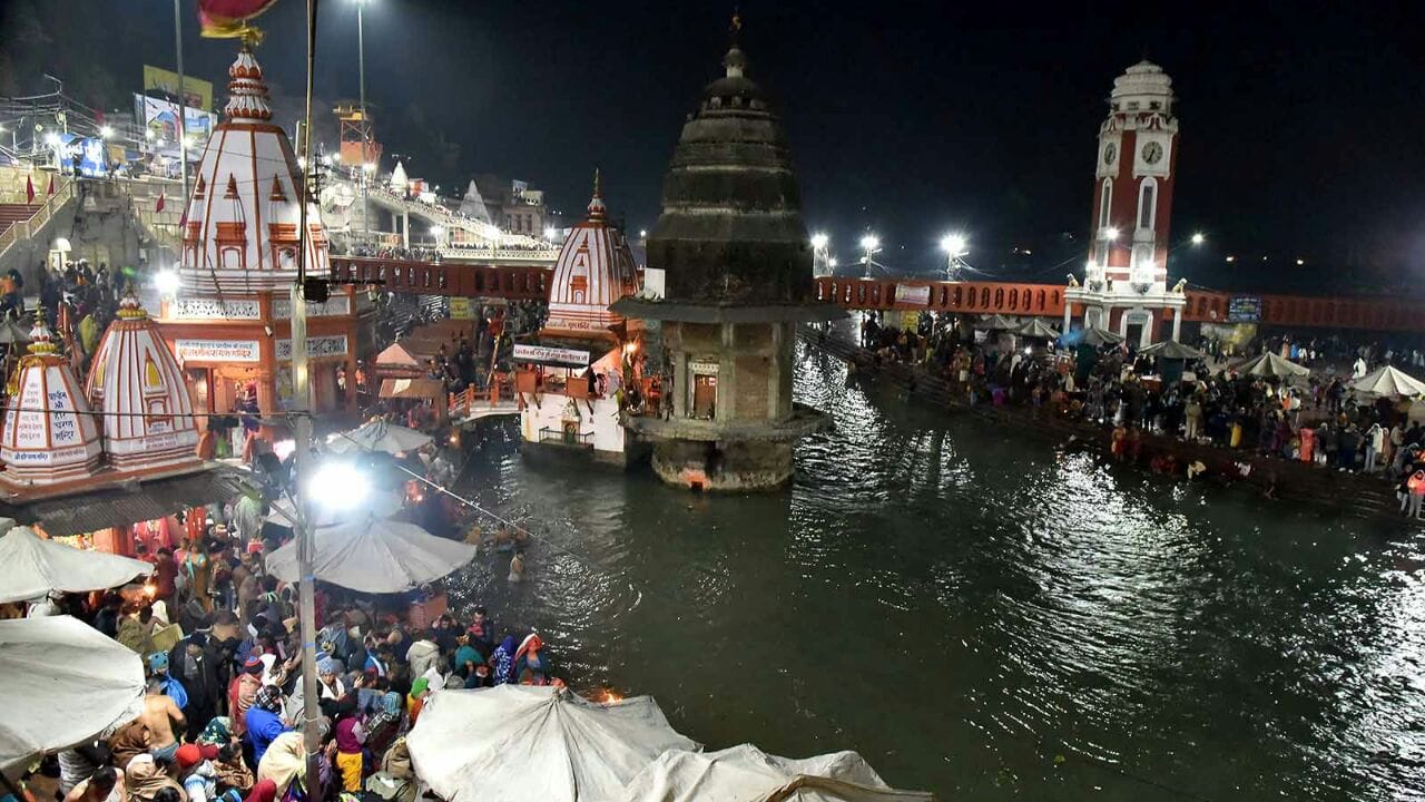photos of makar sankranti snan in haridwar.