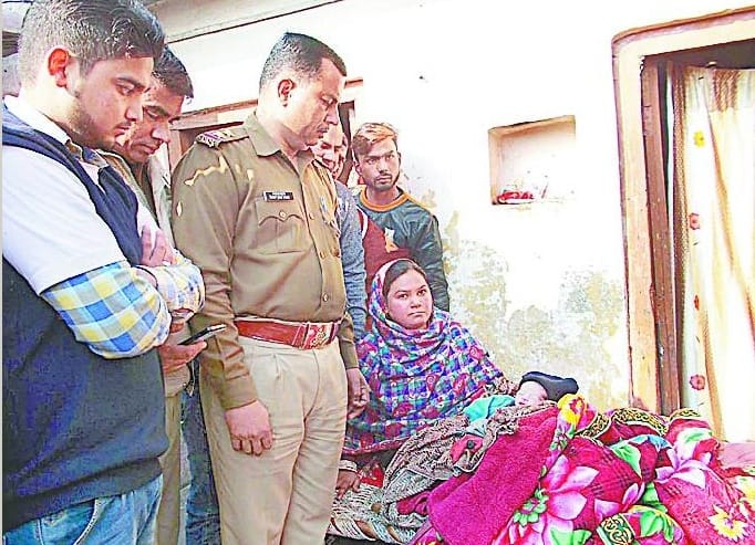 Newborn left in the cold, the mother suffers