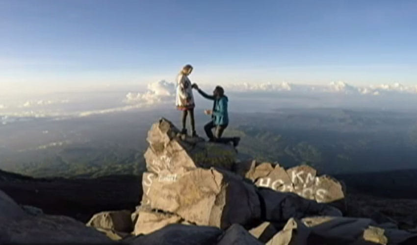 boyfriend propose his girlfriend at the top of volcano
