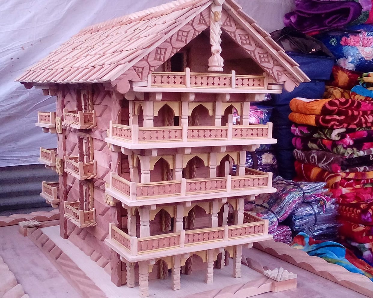 Attract a traditional-style building