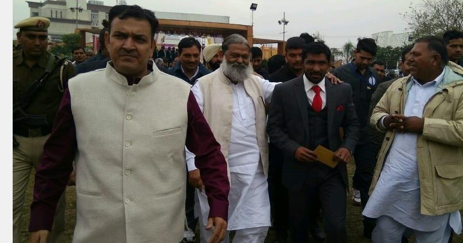 Olympian wrestler Yogeshwar dutt engagement in sonipat 