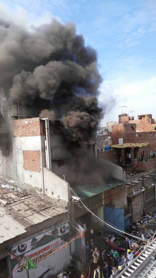 Massive fire in amritsar, army had to call for fire extinguishers