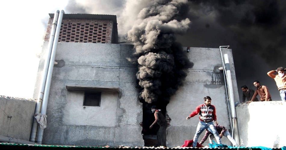 Massive fire in amritsar, army had to call for fire extinguishers
