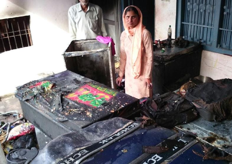 house burnt, heavy loss 