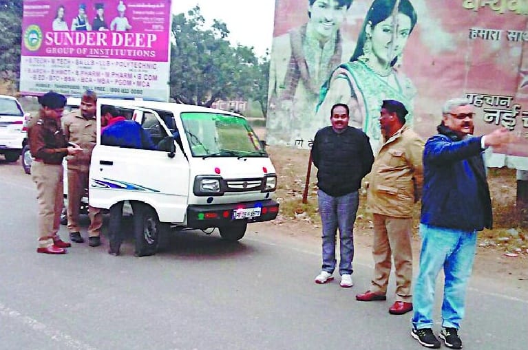 Charas, Smack and cash seized