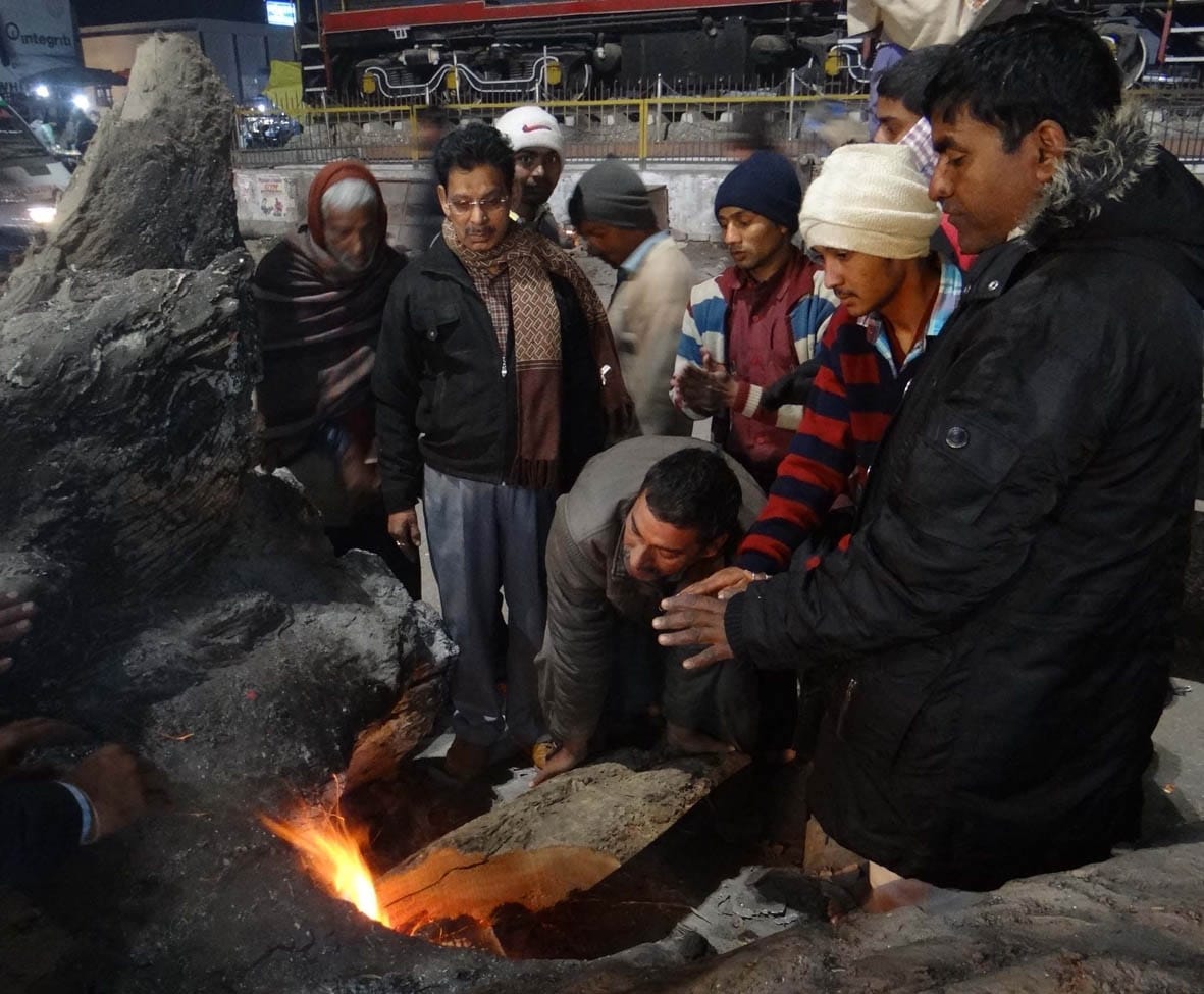Paroxysmal cold winds increased, mercury rolled