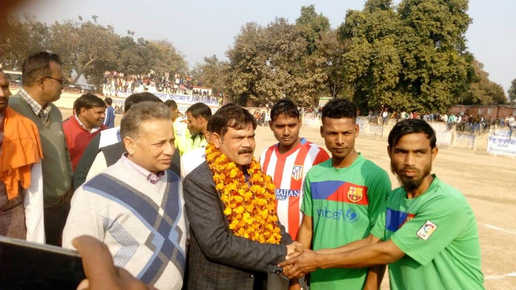mau enters in final by beating gorakhpur in football match