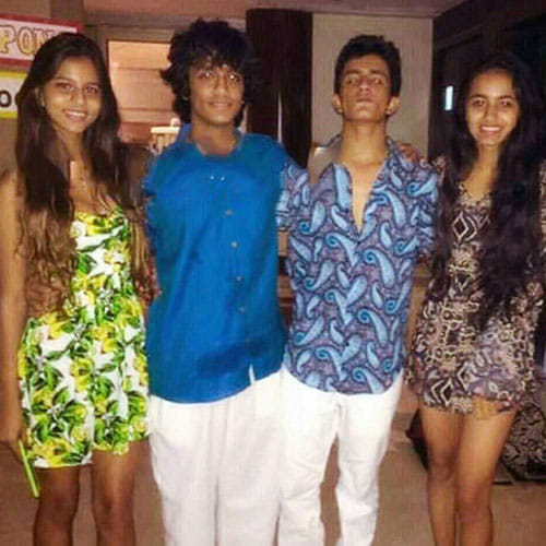 suhana doing party with her special friends