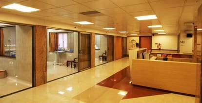 doctors built one bed hospital to treat 500 kg woman in mumbai