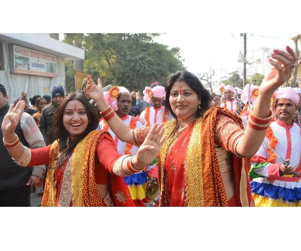  pics of uttrayani shobha yatra.