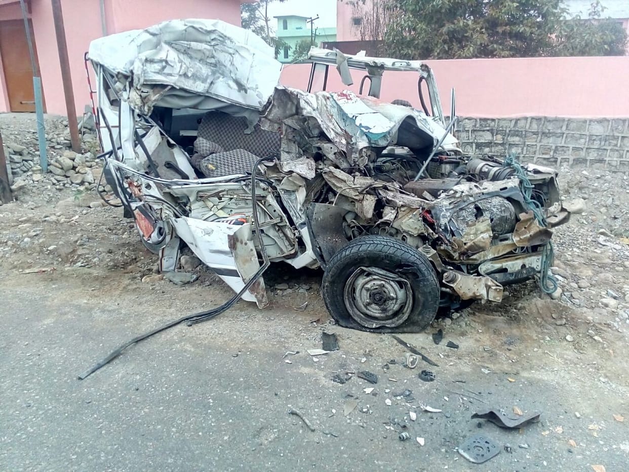 truck hit sumo, four died, five injured.