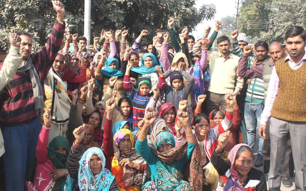 villagers agitated on fake police custody