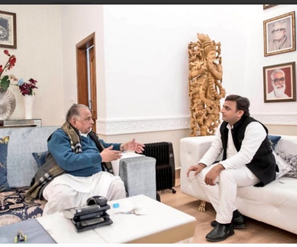 Five solutions for Mulayam-Shivpal to end SP tussle