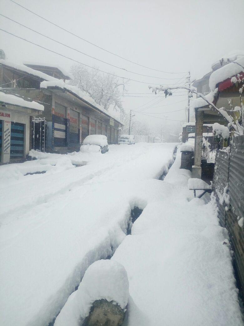 beautiful pictures of kashmir snowfall last night