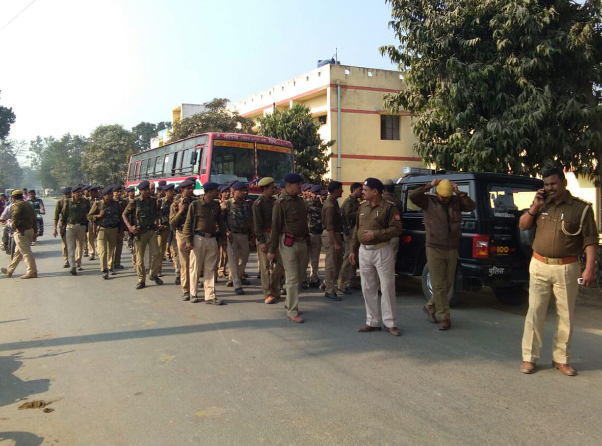 foreign curruncy caught in varanasi