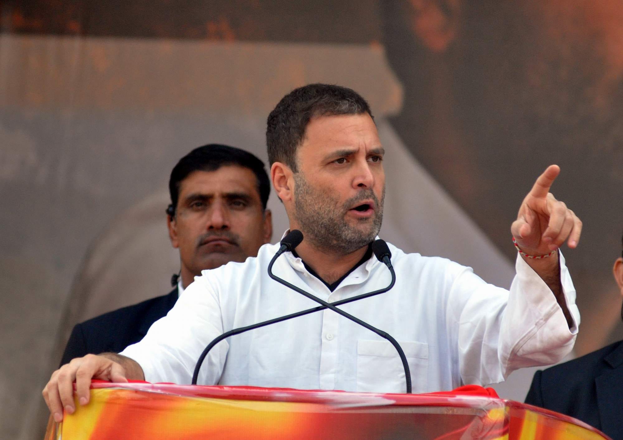 rahul gandhi shows his Torn kurta in public meeting.