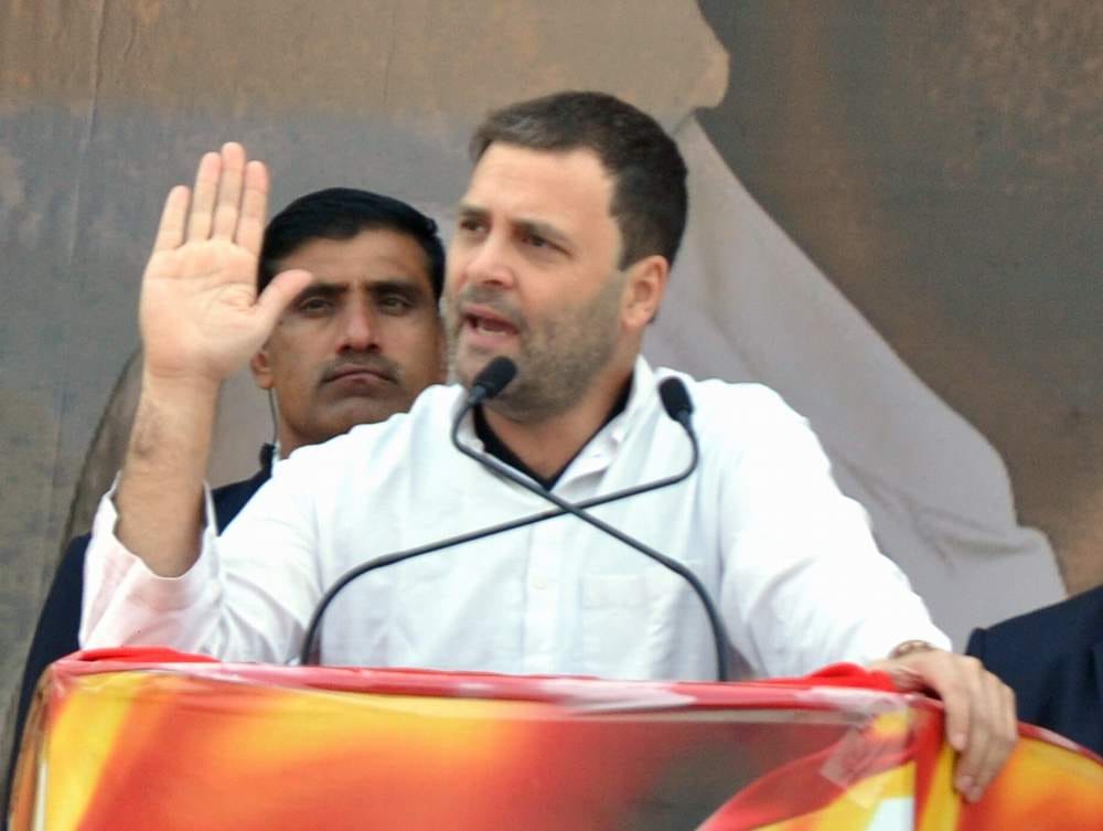 rahul gandhi shows his Torn kurta in public meeting.
