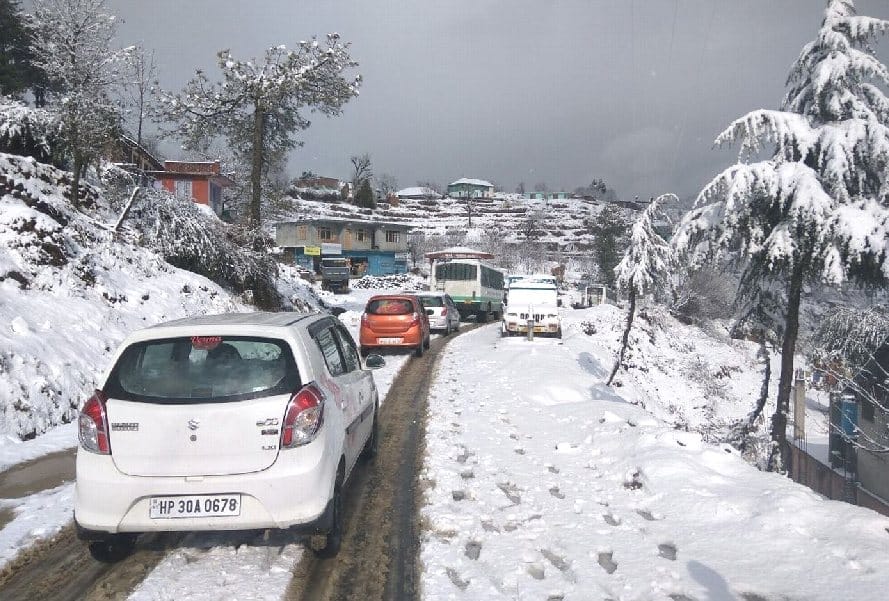 Fresh Snowfall in himachal, Live photos.