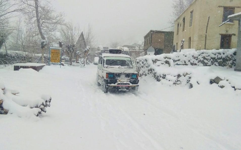Fresh Snowfall in himachal, Live photos.