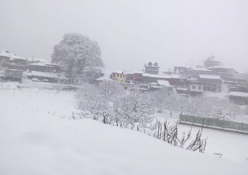 Mughal road closed due to snowfall