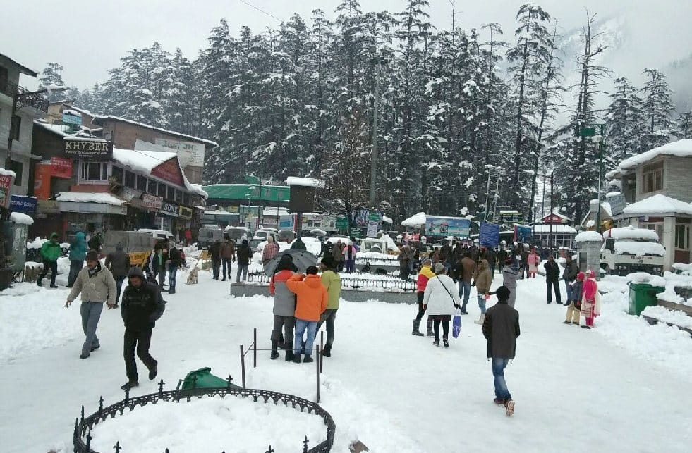Fresh Snowfall in himachal, Live photos.