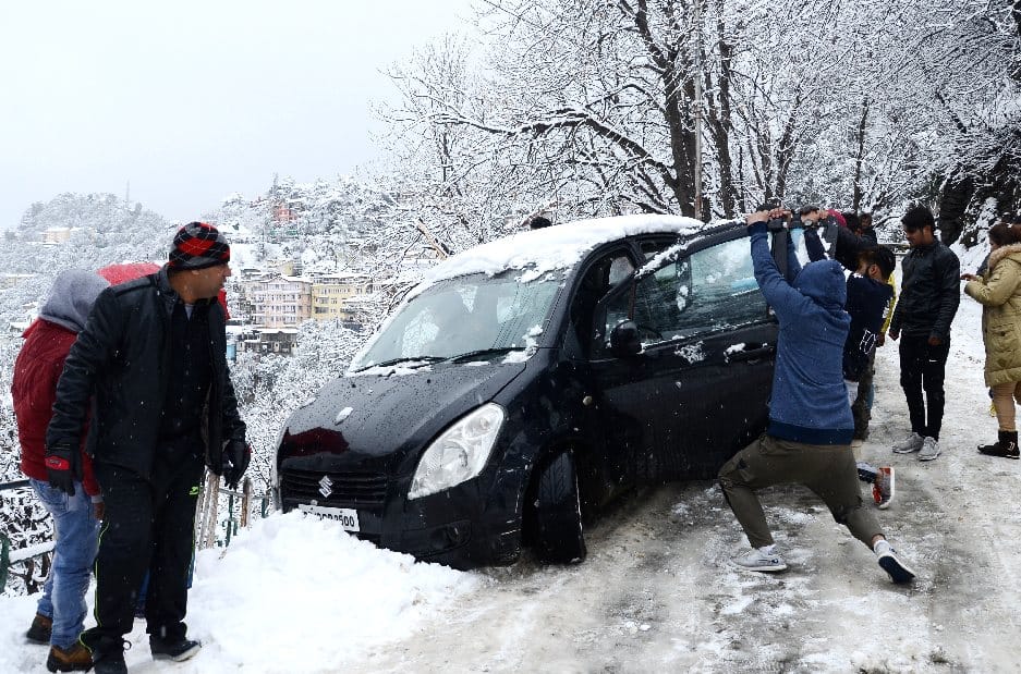 Heavy Snowfall in Shimla Broke 27 years Old Record.