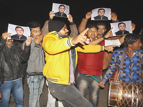 CM supporters sensationally lost consciousness