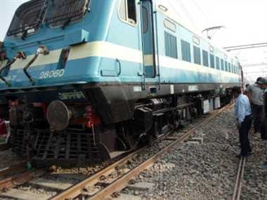 chapra varanasi passanger train derail in balia