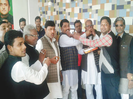 Spai meet Akhilesh bicycle Chke