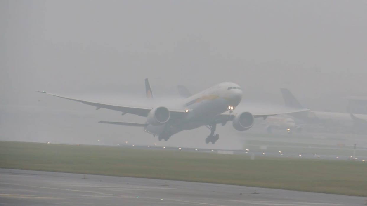 air flights and trains late due to dense fogg in chandigarh