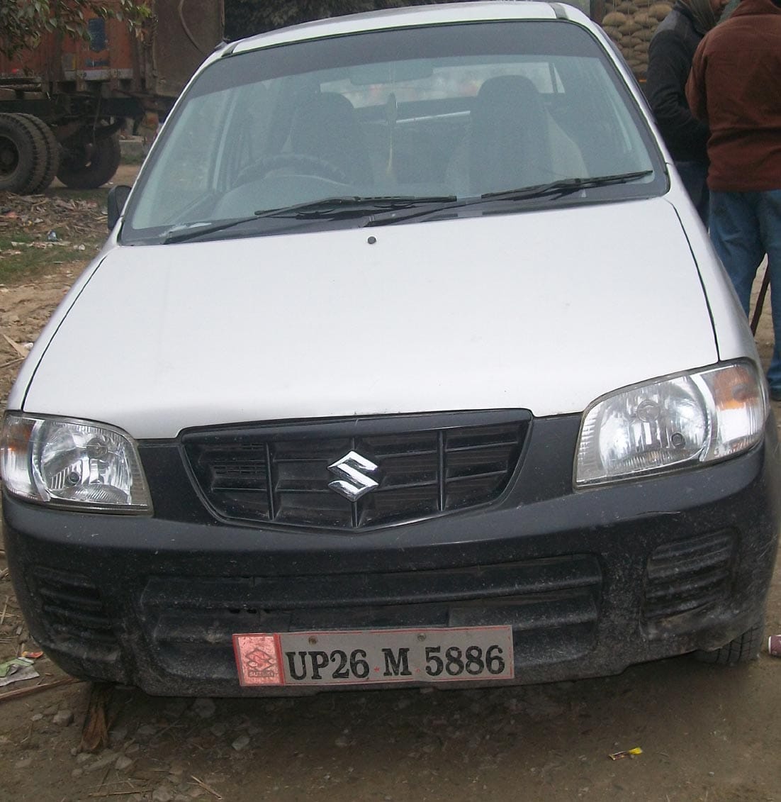 One crore 14 lakh in five cars caught