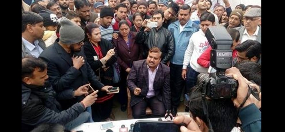 The procession pulled by independent candidate without permission, 12 cars seized