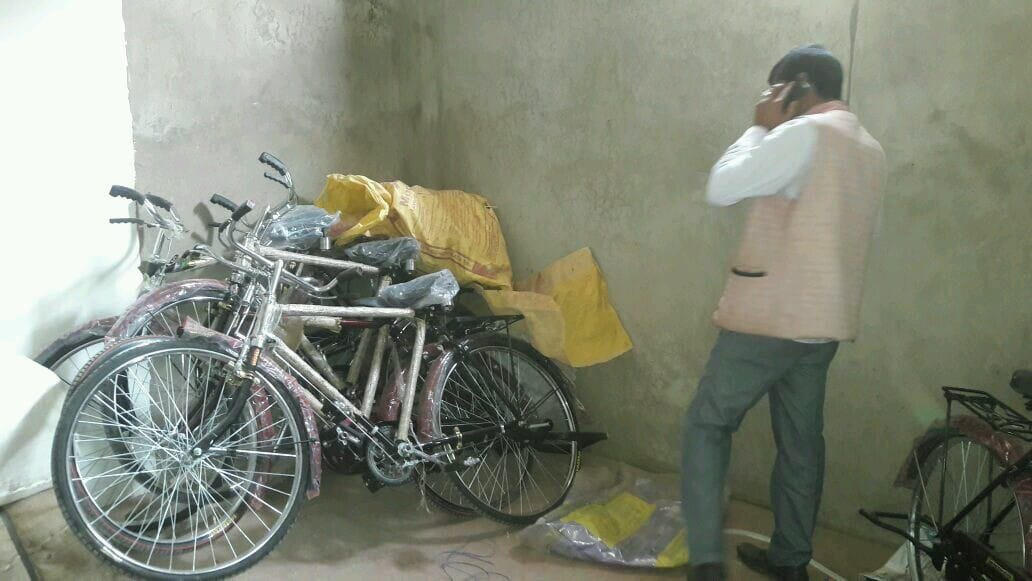 cycle and sari recoverd from gaytri prajapati computer operator