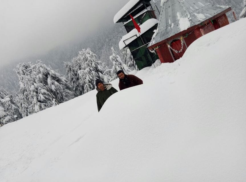 images of fresh snowfall in jammu and kashmir
