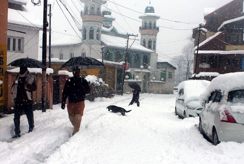 snowfall results suffer to people in jammu and kashmir