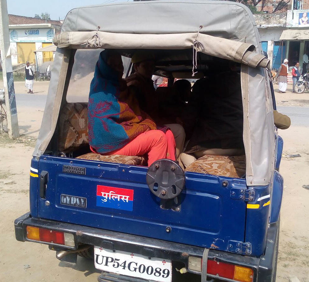 a women aressted with 103 pauch of heroine in mau