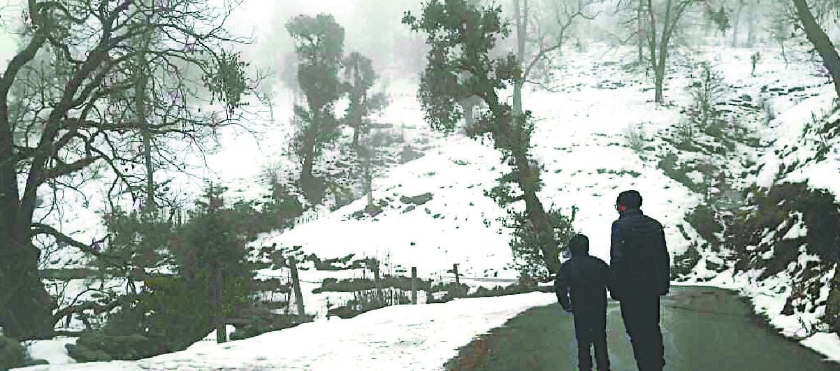Munsyari seven hours off-site road traffic.