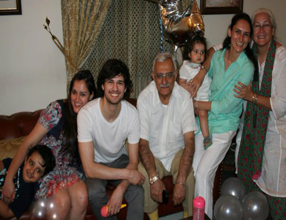 Nafisa Ali Birthday Special Know About Actress Love Story With Husband Ravinder Singh Sodhi and Struggle