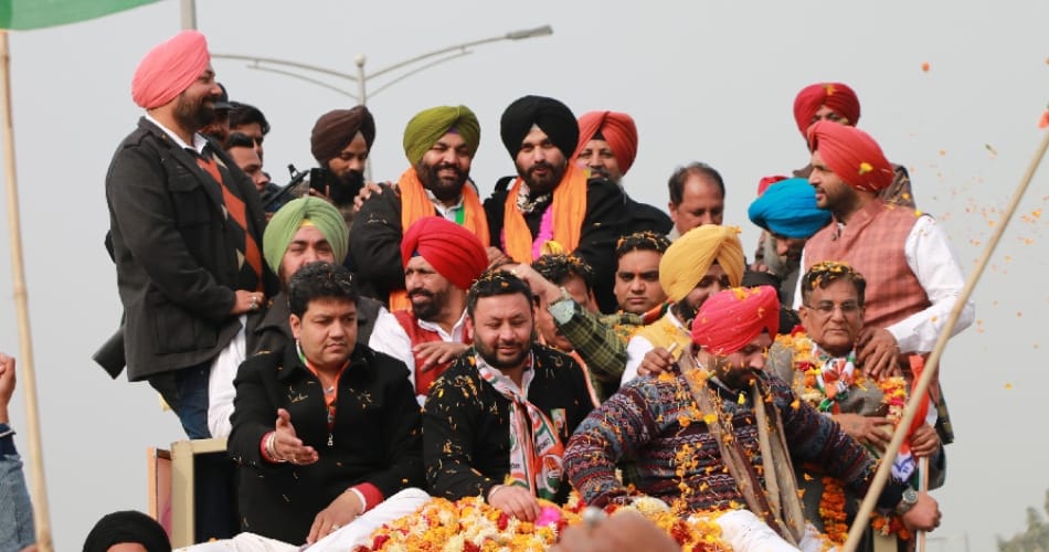 navjot sidhu got emotional during road show at amritsar, also visited golden temple