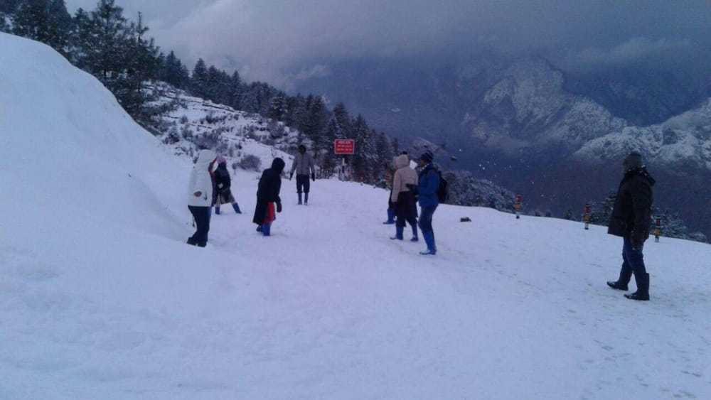 uttarakhand temperature down due to snowfall and rain