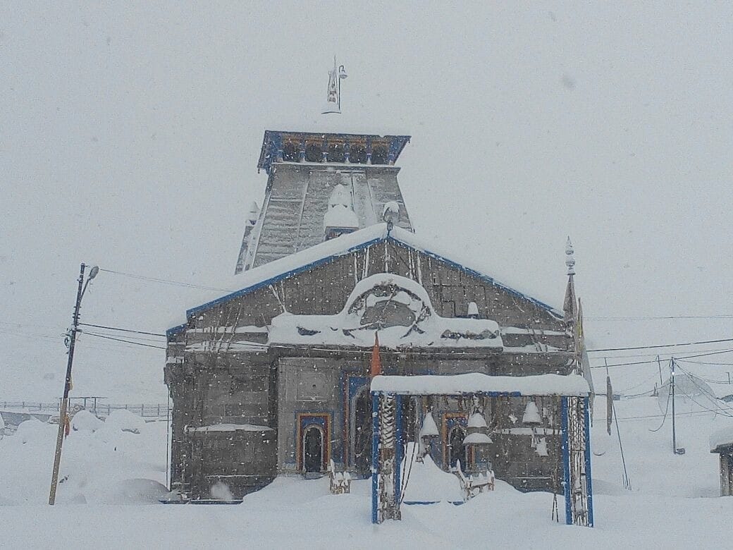 snowfall in devbhoomi uttarakhand hills