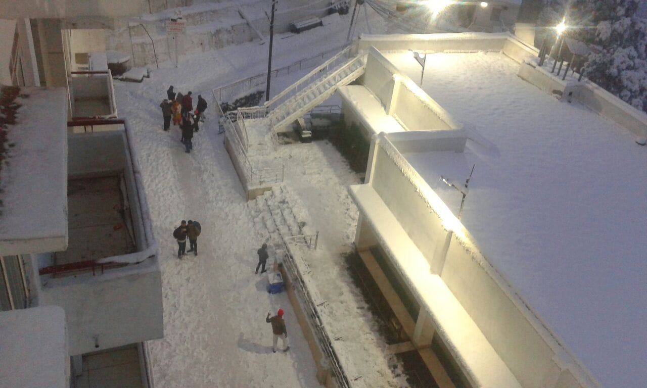 BEAUTIFUL IMAGES OF VAISHNO DEVI IN SNOW